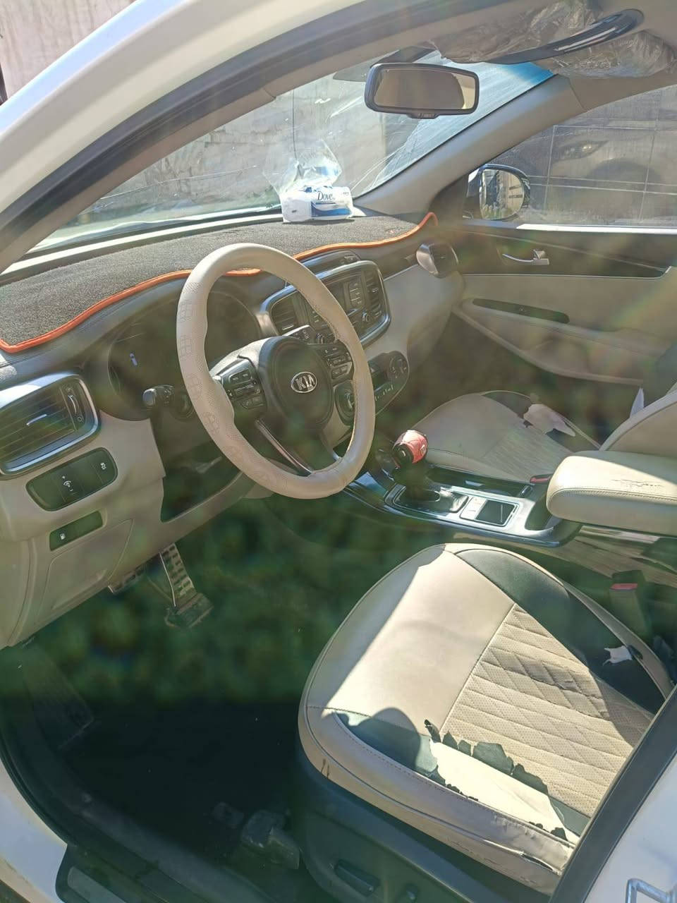 سلام عليكم سياره مكفوله  سورنتو 7راكب بيه بس شخط بلهلال وارد خليجي موديل 2016 مكلف بلنشر العنوان بغداد لامين سياره جديده مال بيت مامتعوبه سعر215وبيه مجال تفاصيل الفيديو لاتصل ***********
