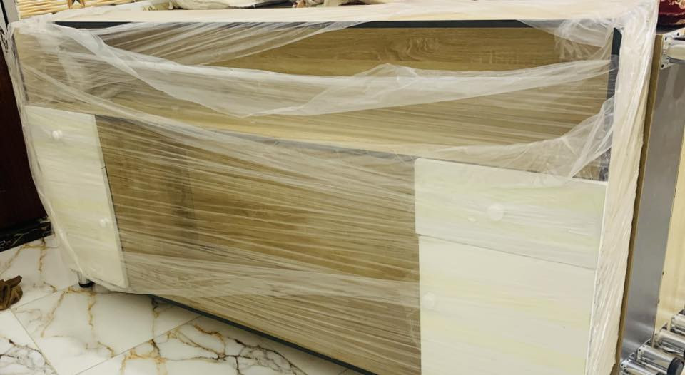 السلام عليكم رفوف للبيع هن وميزهن 10 رفوف الرف الواحد ع70 الف نوعيه الاصليه والميز مترين كاشير  غير مستعملات جديدات
للأستفسار اكثر: ‭0783 103 5789‬
