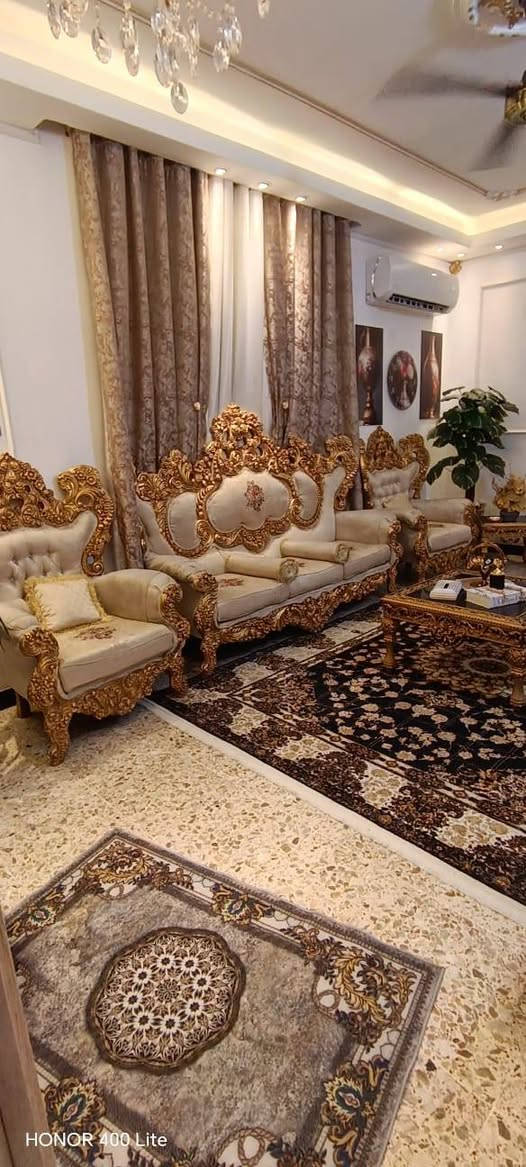 تخم ملكي معه طبلاته نضافة ٩٠ %يحتوي عله ١٠ مقاعد سعر ٩٠٠ بغداد الزعفرانیه ***********
