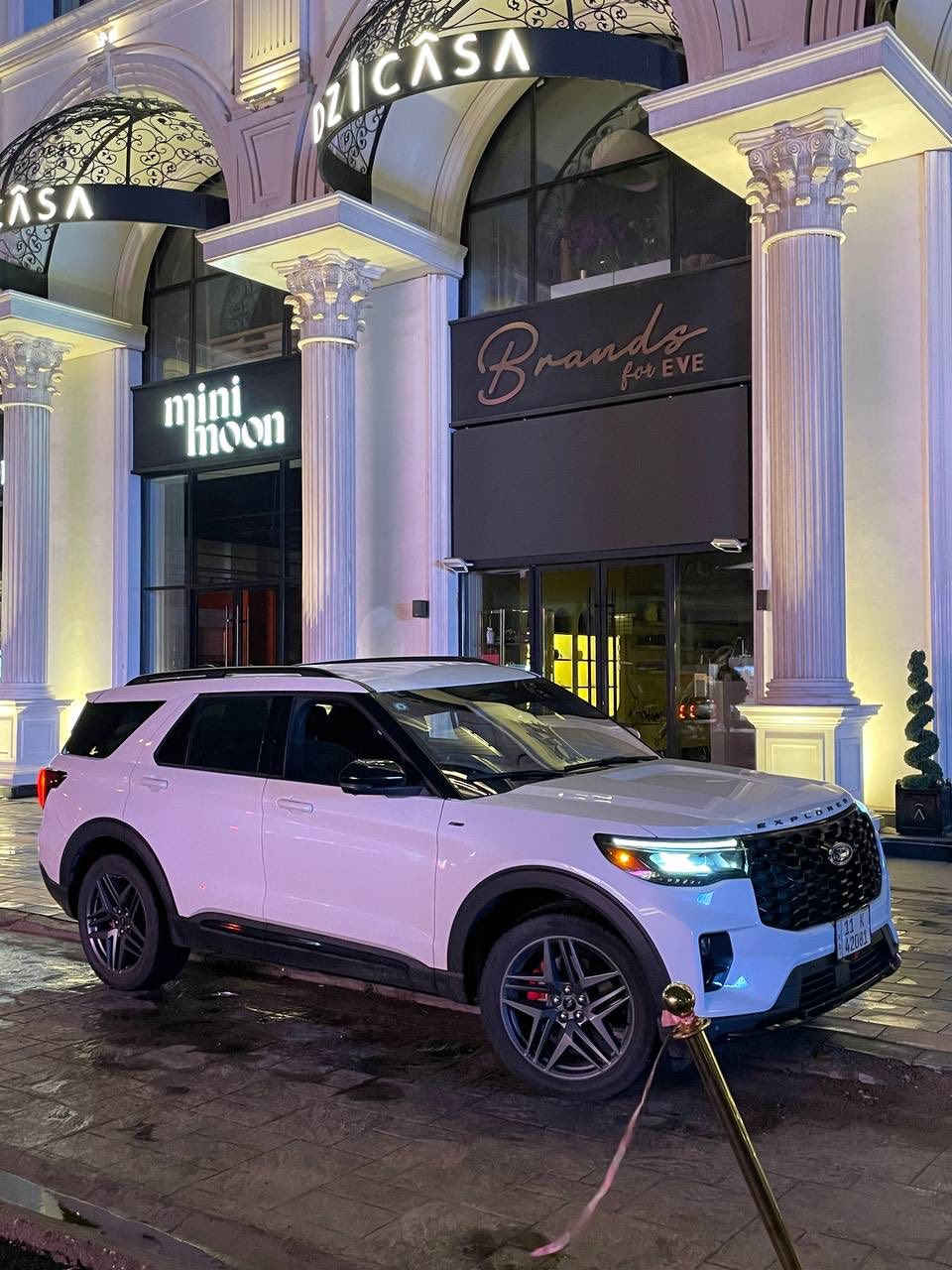 فورد اكسبلور
مواصفات : ST-Lien فول مواصفات عدا البانوراما 
موديل :2025
السياره كلين تايتل 
مرقمه بغداد بأسمي 
السعر :39,600$ وبيه مجال
الرقم : ***********
