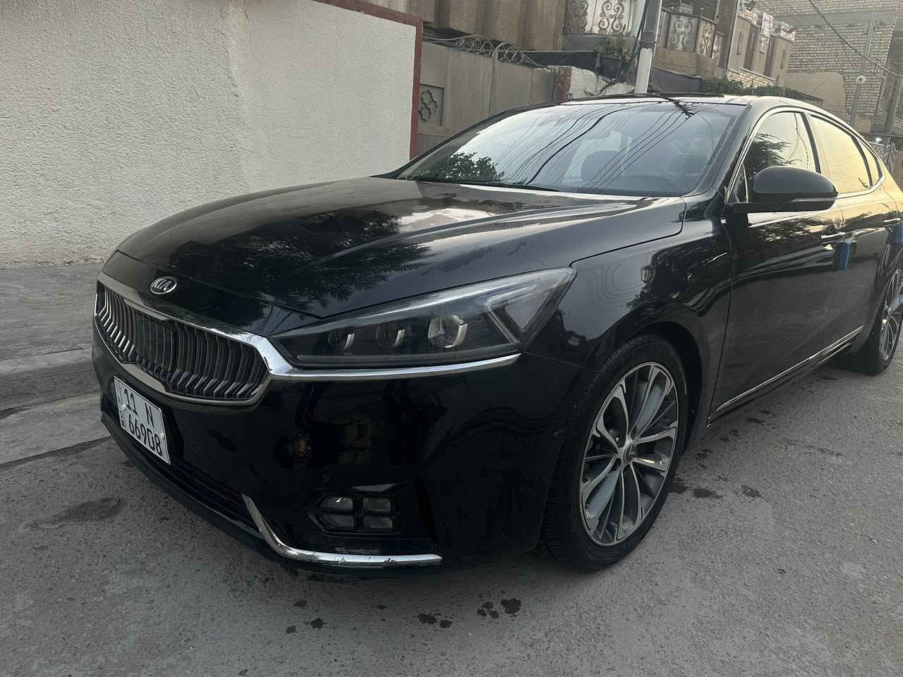 السلام عليكم 
كادنزا 2018 وار امريكي حادثها خفيف موجودة صور حادث بلا دواخل 
ماشية 98 
رقم بغداد جديد بسمي 
جاهزة من كلشي 
موصفات فول برايم 
ما عدة البردة 
كشنات  كهرباء خزن جلد تدفئة تبريد بحالة جيدة 
حساس امامي خلفي 
رادار 
بصمة 
فتحة 
تحكمات 
مري شفط 
وهواي موصفات 
محرك 3300 GDI مكفول 
كير مكفول 
تبريد تدفئة شغالة 
صدر جديد تخم تاير جديد 
مابيها نقص 
مكانها بغداد 
للاستفسار ‭*********** 
السعر 155 بي مجال 
صور حادث و سونار ع خاص او واتس
