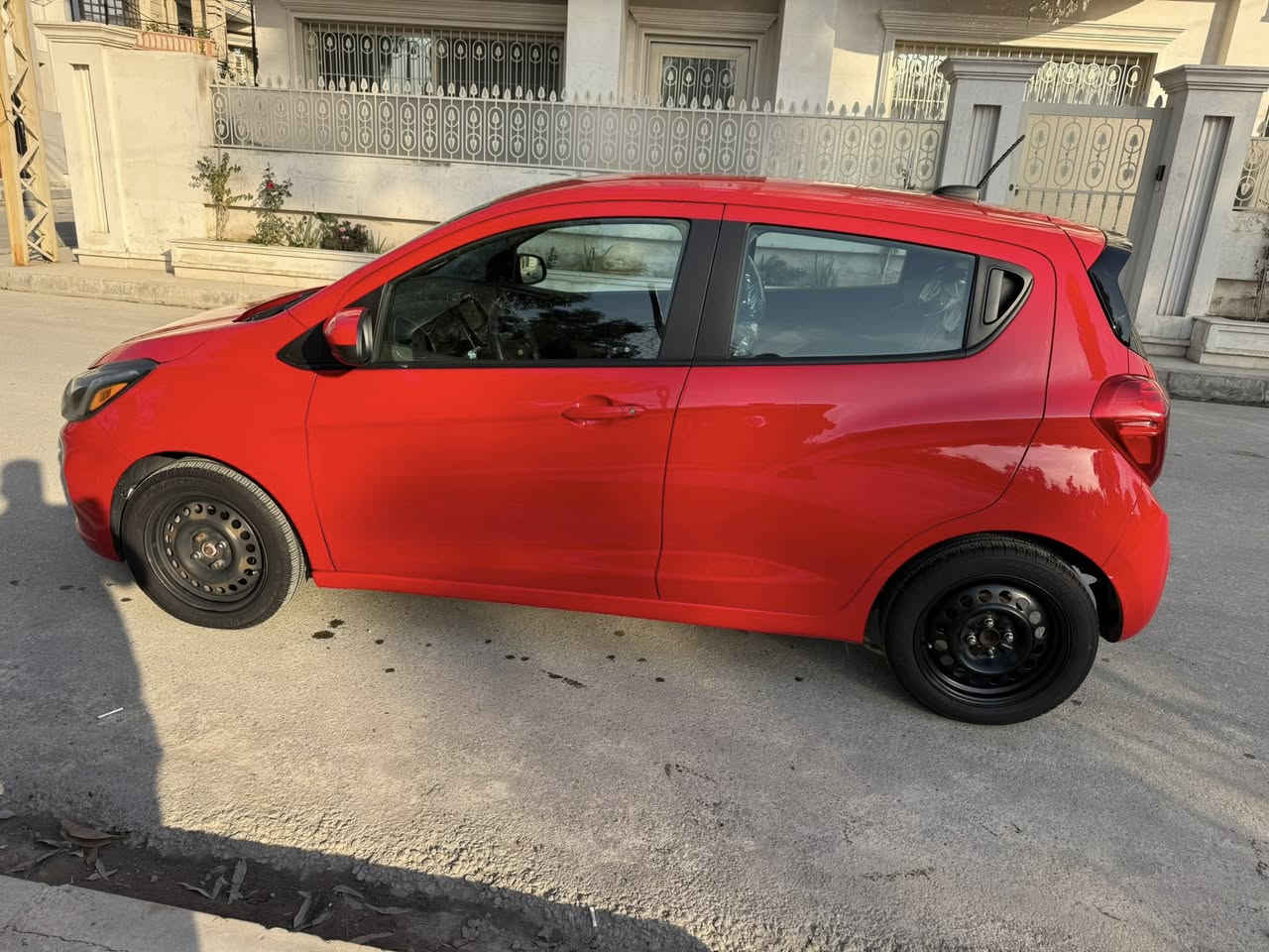 السلام عليكم
سبارك 2022
اربعه سلندر
ماشيه 44
كير ومحرك شرط جديد بعده
جامات كهرب قفل مركزي
شاشه وكامره اصلي 
جاملغ السايق نفسه مصلح وحافه البوند صبغ
سياره جديده وضع الشركه
السعر100 وبيها مجال 
مكان السياره موصل
0770160890
***********+ واتسب
