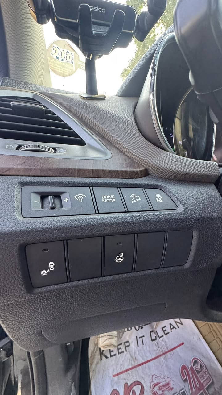 سنتافي 2018 لمتد فول مواصفات 4 كامرات
لون اسود رقم اربيل ماشيه 72 الف فقط 
بصمه و بانوراما 
كشنات جلد و تدفئه و تبريد 
جنطة كهرباء 
سستم صوت 
كشنات ميمري 
حساسات خلفيه 
شاشه كبيره 
محرك 4 سلندر 2400 
السياره جاهزه ما ناقصه شي فقط شريط استيرن التحكمات واكفه و الباقي كله شغال

صور الحادث و سونار موجوده بالمنشور 

مكاني حي الجامعة 
***********
السعر 158
