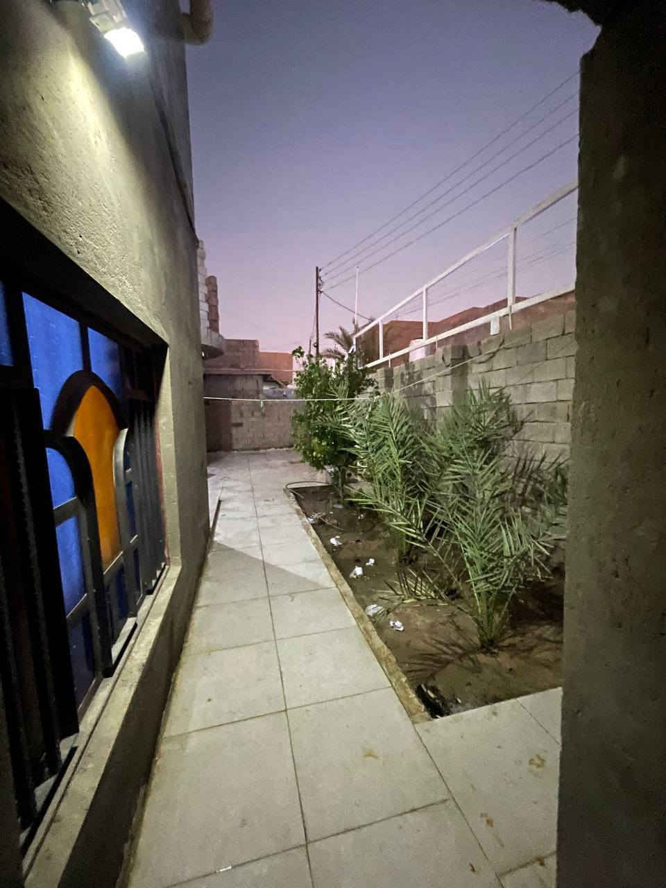 بيت للبيع طابقــين🏠
🔴مساحه البيت 270م

🔴 طابو زراعي( سهم 25 )

🔹يحتوي الطابق الأول 

🔴غرفتين 4*6

🔴صالة كبيرة 13م

🔴مطبخ 4*4

🔴ديوان 6*4

🔴صحيات داخلي وخارجي 

🔴كراج سياره + حديقة 

🔹الطابق الثاني 
غرفتين 4*6

#البناء سنه 2020 بلوك ، منطقه هـدوء ويتوفر بيها جميع الخدمات ماء كهـرباء .

#العنوان : ابو الخصيب العوجة شارع ابو صلاح او شارع المدرسه .
يبعد عن الشارع العام 50م 
🔹السعر :110وبي مجال 
للأستفسار***********
