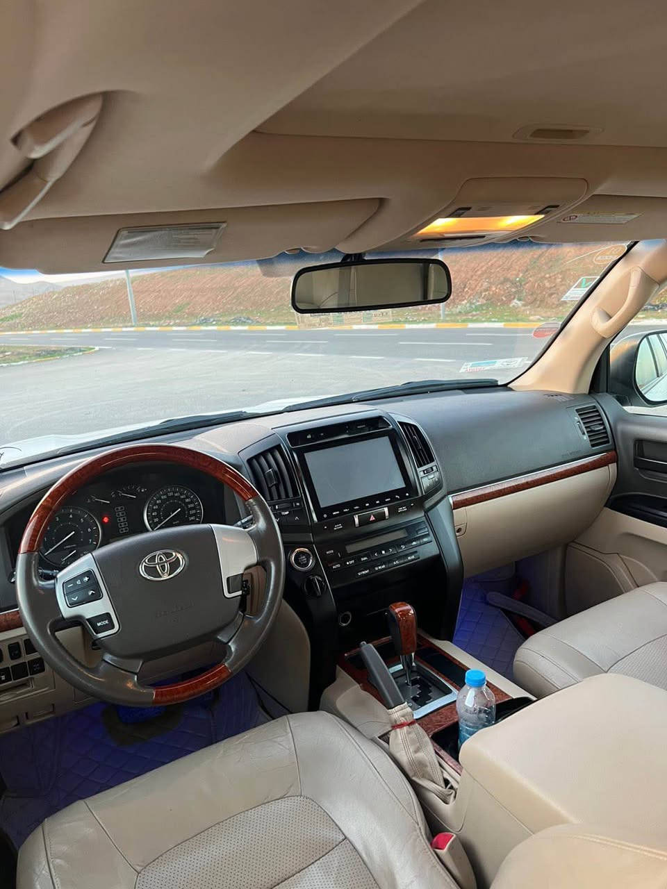 TOYOTA.....WANAWSHA... 
مؤديل   ٢٠١٢  .
كيرو  مةكيةنة بةشةرت  نةكراوةتةوة..
فول  مواسةفات  بريم...V8...  هةشت بستؤنه
بي بؤياغه...  ٢  جيكةي  ساردةو  كارتيكي  بيوةيه... قرجيكي  بجوكي   هةيه  بيشي.لاي  سايةق .شايةني  باس  كردن  نيه... بةس  هيلالي  لايتةكه يه ...
رةقةموو  سةنةوي  نوييه  بةناوي  خؤمانه
سعري  338   كةلاو  معامةله
شوين  كؤي
***********
*********** كويسينجاك, أربيل
