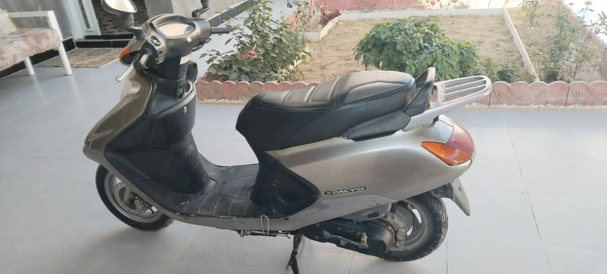 السلام عليكم دراجة سبيسي نضافتها ٩٠ للبيع للإستفسار الاتصال على رقم الهاتف ***********
