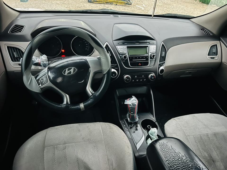 توكسان موديل 2012خليجيه  مكفوله كفاله عامه
سياره حلوه وجديده شرط تخم تاير سياره وضع شركه
مكاني واسط الزبيدية 
السعر 131بيه مجال للشراي
***********
***********
