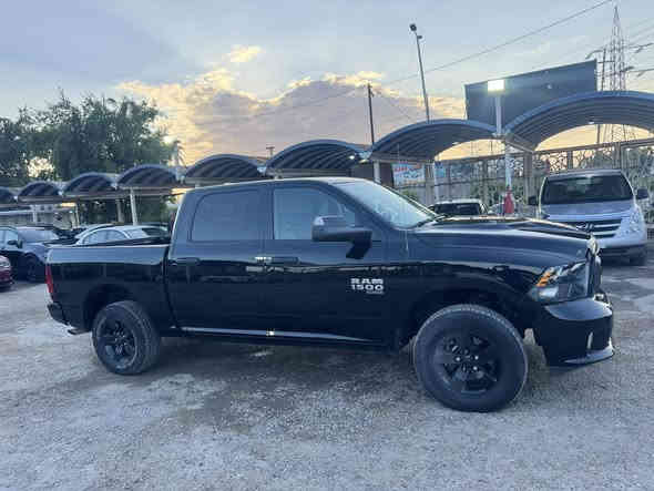 دوج رام كلاسك 2023  
السياره مواصفاته معروفه 
سياره جاهزه للاخير 
محرك كير تبريد فول 
محرك 5700 هيمي 8 سلندر 
ماشيه 22 الف  بدون رقم سياره دخول جديد  
شاشه
تحكم ستيرن
كراسي كهرباء
كأمره دواره
سياره جاهزه ع آخر حبابه بدون نقص 
صور الحادث داخل المنشور جاملغ وباب والبنيد محدثينه
السعر 220وبيه  مجال 
المكان بغداد الحريه الدولعي  

‭0780 047 8880‬
