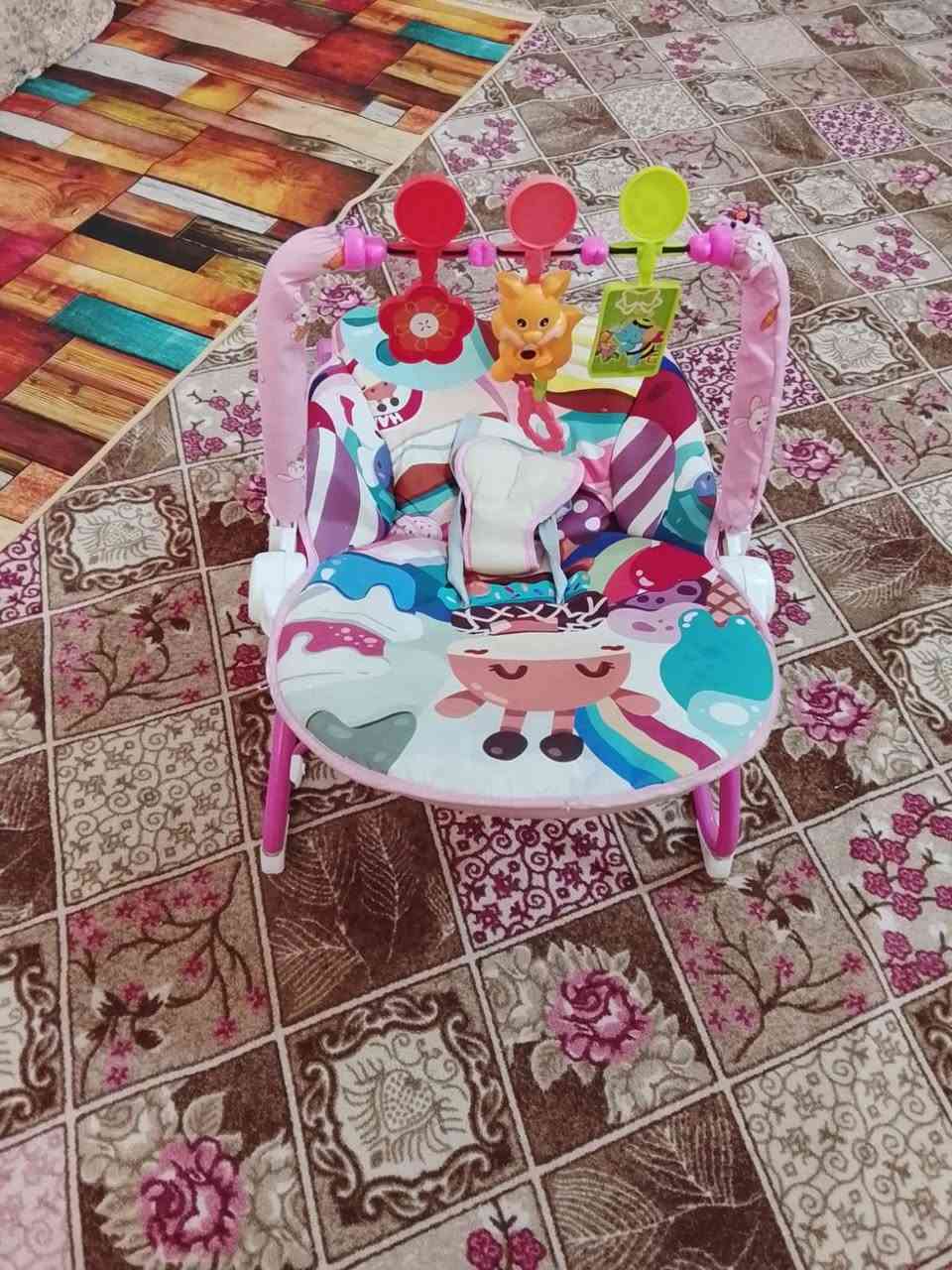 سلام عليكم..
كرسي هزاز للبيع اشتريته ب٣٥ كلش نظيف وجديد 
عارضته ب٢٥

***********
