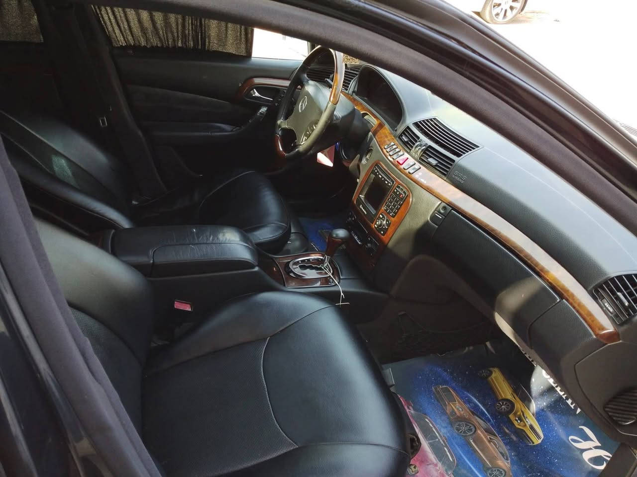 سلام عليكم للبيع مرسيدس غواصه 
موديل 2000اصوالي كروك 
تخم تأير حداديه خلفي امامي جديد
مكينه v6
كير ثلاث نمر عادي سبورت اوتو
ستيرن كهربائي مري ترحيب شفط 
تبريد خلفي امامي جانبي
ثلاجه
برده كهرباء
مانع انزلاق
اتو
نضام بصمه تشغيل الجام والقفل
نوع 320باب القصير المرغوب
جنطه شفط 
مكشنات جلد تدفئه تبريد
ملاحظه السياره ماكو اي نقص بيه  
العنوان نجف ***********
