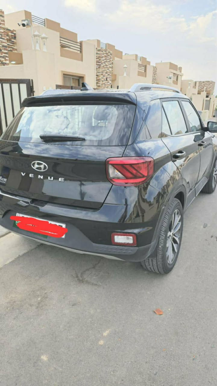 للبيع هيونداي فينيو 2021 - اقتصادية، أنيقة،
التفاصيل
الموديل هيونداي فينيو (Venue)
سنة الصنع : 2021
سنه الشراء 2022/11
اللون أسود ملكي (Black Noir Pearl) 
المحرك 1.6 لتر، اقتصادي جداً جداً في استهلاك الوقود. المنشأ كوريا تصنيع كوري أصلي). الحالة العامة السيارة نظيفة جداً، داخلية مخمل (NNB) مرتبة، تبريد ثلج تحكمات ستيرن، شاشة كبيرة تدعم Apple Car Play و Android Auto
🥰المميزات الإضافية🥰
نظام مراقبة ضغط الإطارات.
مانع انزلاق ونظام ثبات إلكتروني
حساسات خلفية وكاميرا دوارة.
السيارة جاهزة من كل النواحي تحويل سنوية، فحص
زيت و فلاتر جديدة.
اير باك سليم
السعر: [١٣٠$] قابل للتفاوض البسيط للجادين فقط.
المكان كركوك
للتواصل ***********
