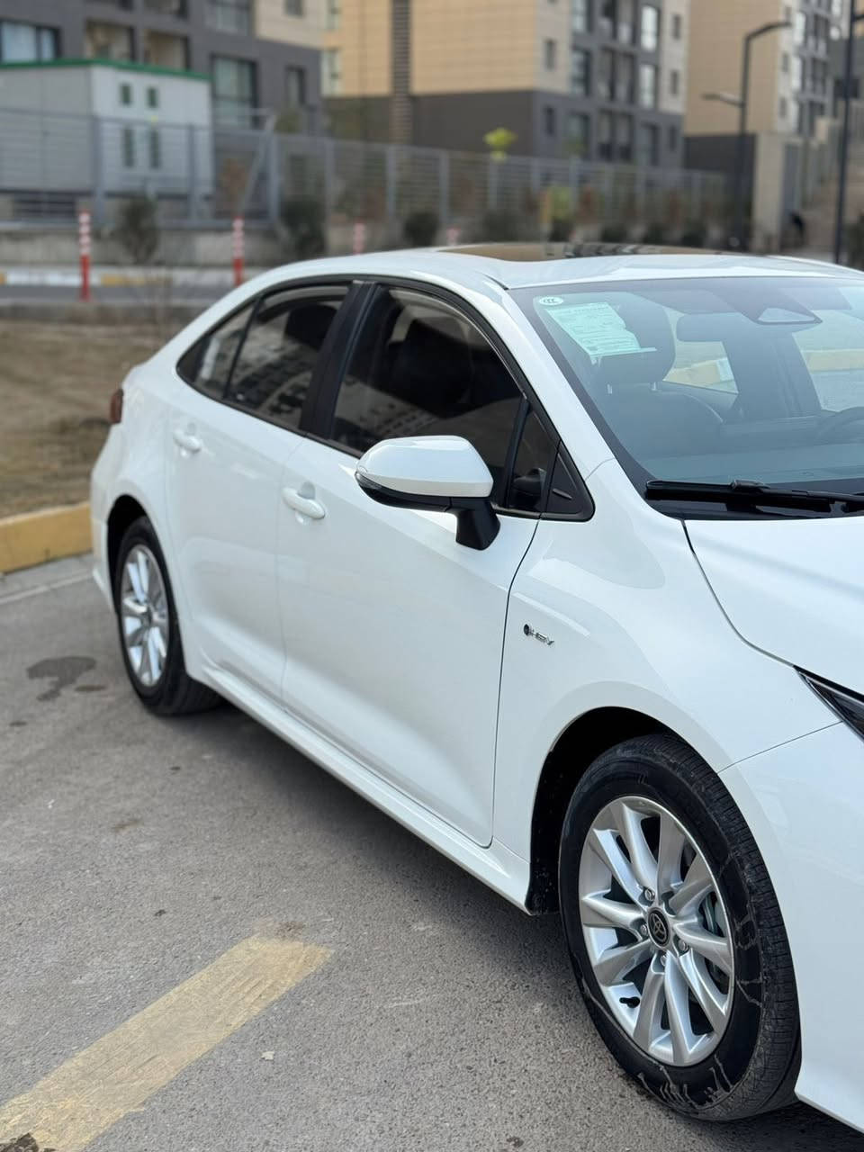 السلام عليكم من رخصه الادمن 
للبيع فقط 
للبيع تويوتا كورلا تجميع صيني هايبرد 2025
شكل الخليجي 

ماشيه 14000 كيلو 
بنضافة الزيرو 

فول مواصفات 
بصمه 
فتحه 
كراسي جلد 
تحديد مسار 
شاشه جبيره 
كامره 
معروفه موصفات الفول 
بيهه ملاحضه بسيطه جدا بيهه رصعه بالبنيد ومسحوبه كارت ع كده بس 
 
السعر 153 وبيها مجال بسيط
مكان السياره بغداد 
اي استفسار ***********
