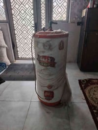 سخان كهربائي سعة 120 لتر مستخدم بس نظيف كلش بي ضمان خمس سنوات السعر ٧٥...