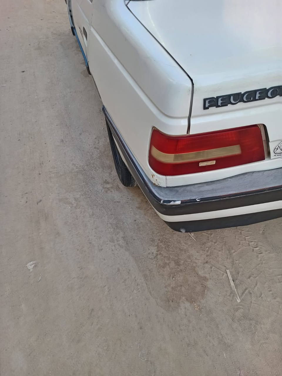 السلام عليكم
بيجو 405 للبيع سيارة بلاديه لا ضربه لا صبغ  لا تبديل بيها كير ومكينه كورله كير أوتو  رقم بغداد بسمنا مداور السيارة شوكت ميعجبك 📍كربلاء گنطرة السلام
السعر ٣٥  وبيها  مجال 
***********
