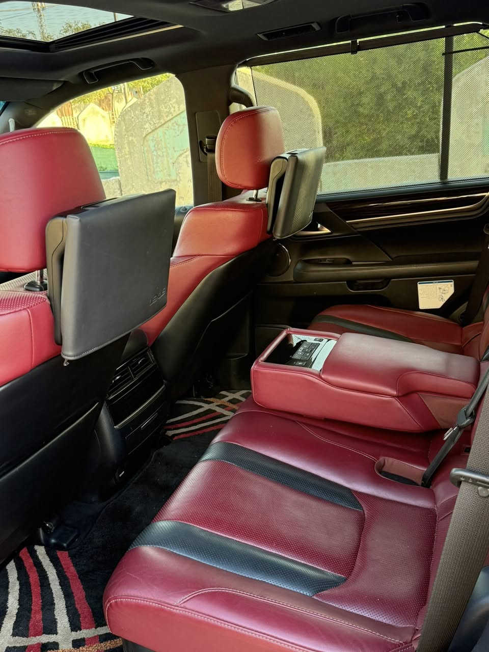 للبيع: لكزس LX 570 (سوبر سبورت)
☑️ موديل 2020
كفالة عامة

 ☑️ ماشية 70 الف فقط

 ✍️ المواصفات 

 ☑️ محرك 8 سلندر 5.7 

☑️ نظام دفع رباعي مع جكات فورويل

☑️ بصمة تشغيل وبصمة أبواب

☑️ كاميرات محيطية 360 درجة

☑️ فتحة سقف + صندوق كهربائي

☑️ تبريد وتدفئة مقاعد (داخلية جلد درجة أولى)

☑️ رادار ونظام تنبيه الخروج عن المسار

☑️ نظام صوتي فاخر وشاشات خلفية

☑️ تحكم ستيرن كامل ومثبت سرعة

السعر 79000$ ( سبع شدات  و90 ورقه ) وبيه مجال  

للاستفسار
(***********)
