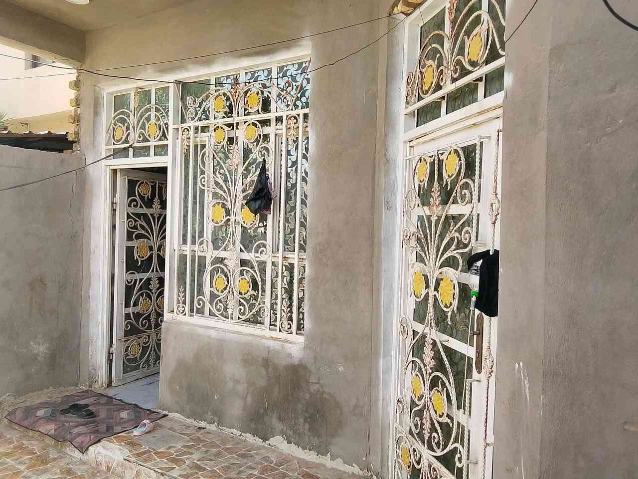 بيت البيع مساحه 150مترالبيت حديث كونكريت مسلح بحي العسكري الغربي بلعريضه الاستفسار ع رقم ***********

