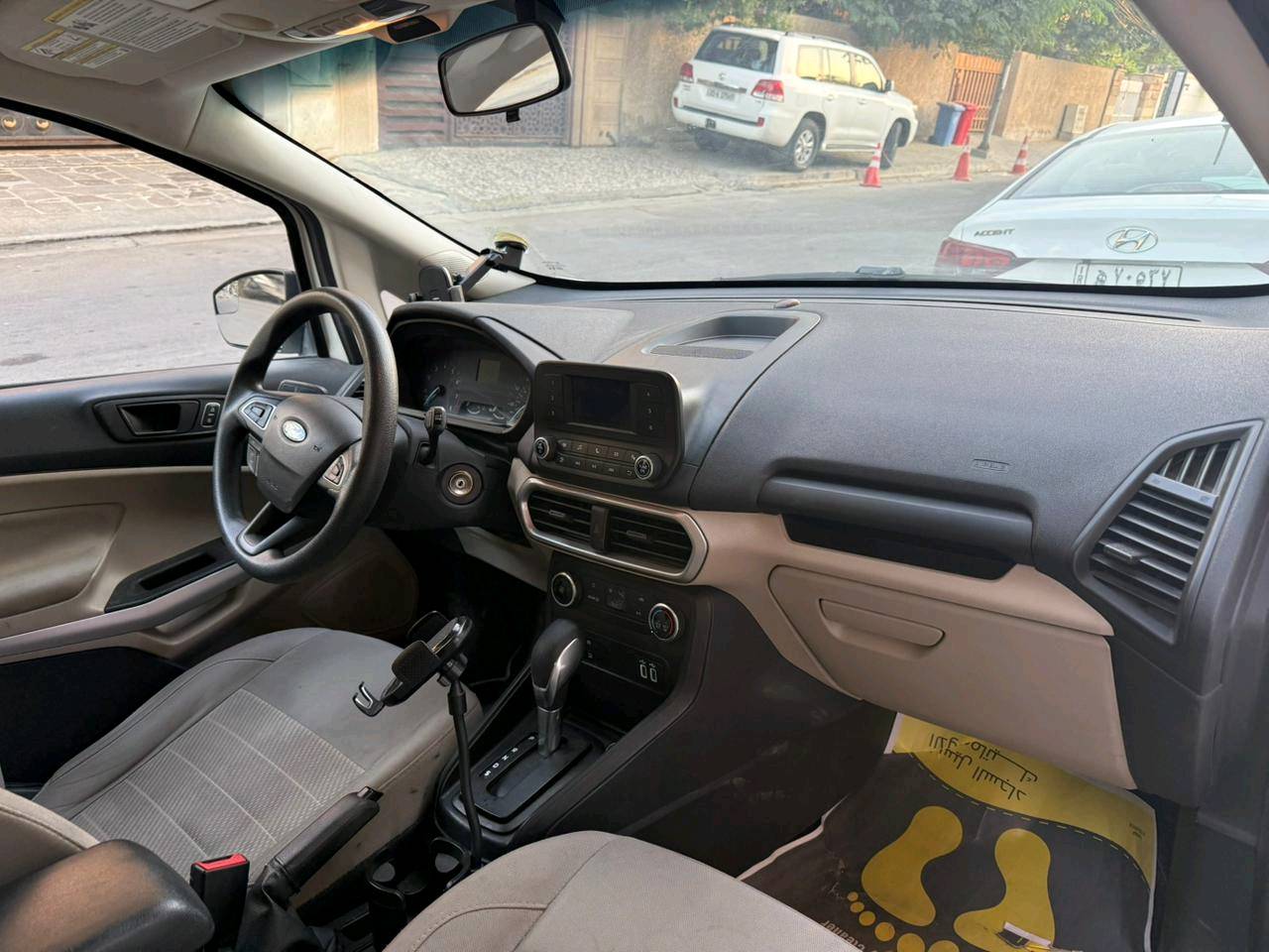 فورد ايكوسبورت 2021
فورد ايكو سبورت S 2021 وارد امريكي محرك 4 سلندر سعة 2.0L
اللون ابيض 
فحص و هزة كامل رقم السليمانية
المواصفات: دفع رباعي، كاميرة و حساس، تحديد سرعة، ومواصفات اخرى
ماشية فقط ٥٥٠٠٠ الاف كم
بيها 2 قطع صبغ
جاملغ امامي سائق، وبنيد
ايرباگات كاملة كلها سليمة

السعر ١١.٥٠٠$ مجال بسيط