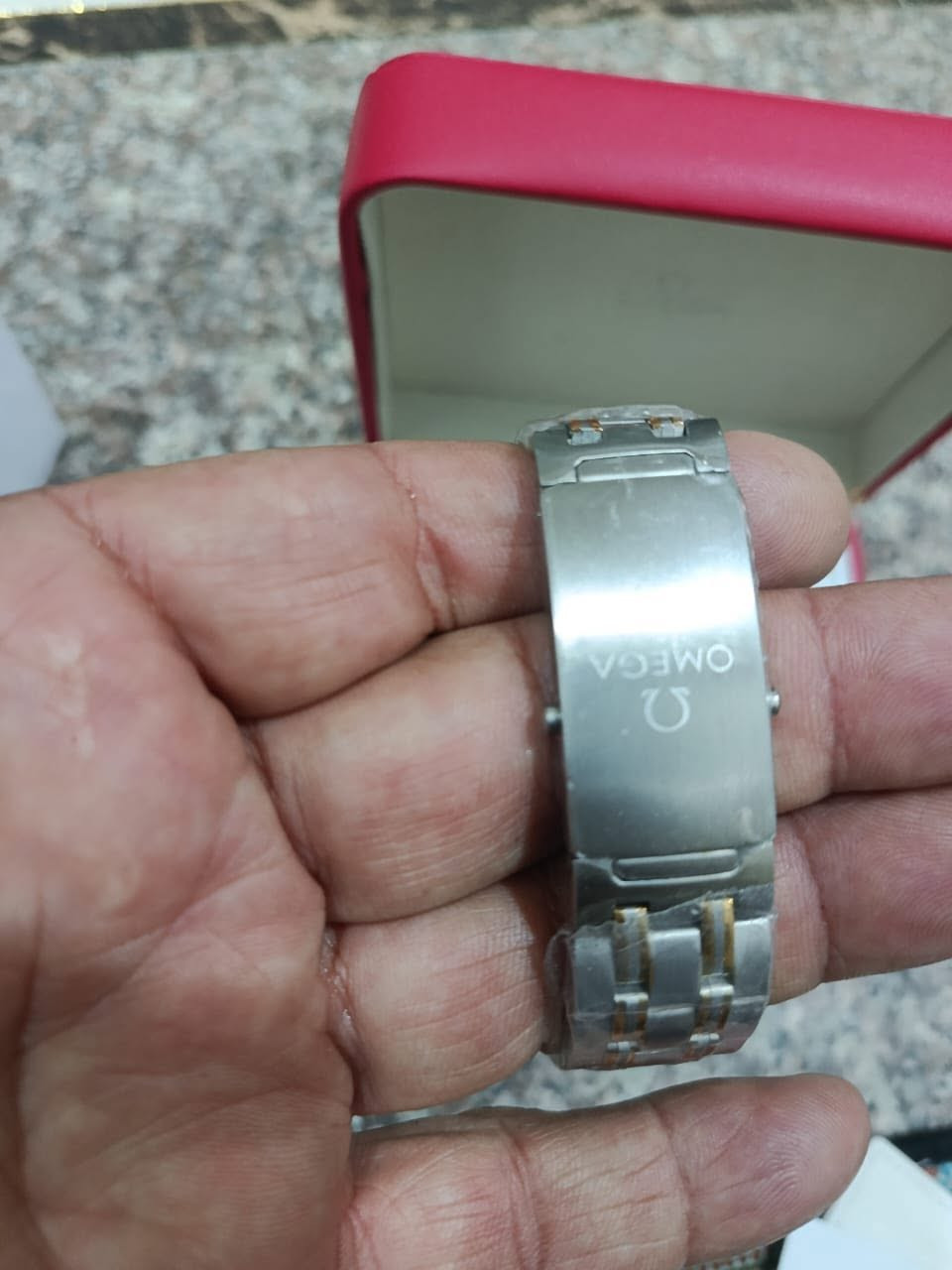 ساعة أوميغا ماستر غير مستخدمة اوتماتيك قفل بحري رنك دوار كاملة مرفقات كوالتي جدا عالي وقت مضبوط سعر 85 الف


**إذا كنت صاحب هذا الإعلان وتريد حذفه لأي سبب، رجاءا أرسل رسالة إلى الدعم الفني**