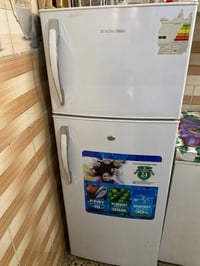 ٧ مقاعد • نظيف • ثلاجة استعمال قليل