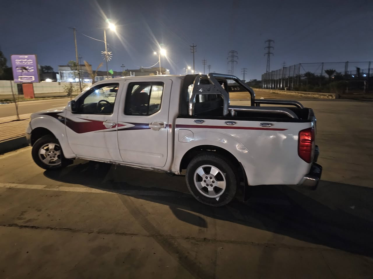 سلام عليكم 
نيفاره للبيع موديل 2009
تبريد جديد مشط تايرات جدد سياره كير 
هزه ورقم جديد وكاله او مداور حاضر شراي يتصل مكان نجف *********** سعر ٧٤ وبيه
