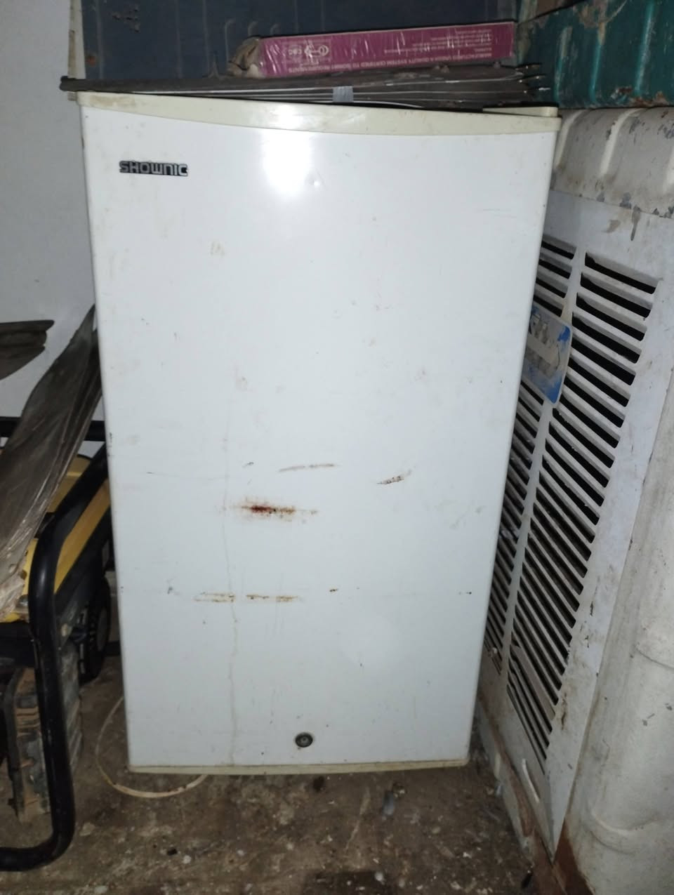ثلاجه عدد ثنين للبيع شريط شغل على الفيس موجود وهاذه رقمي ***********
