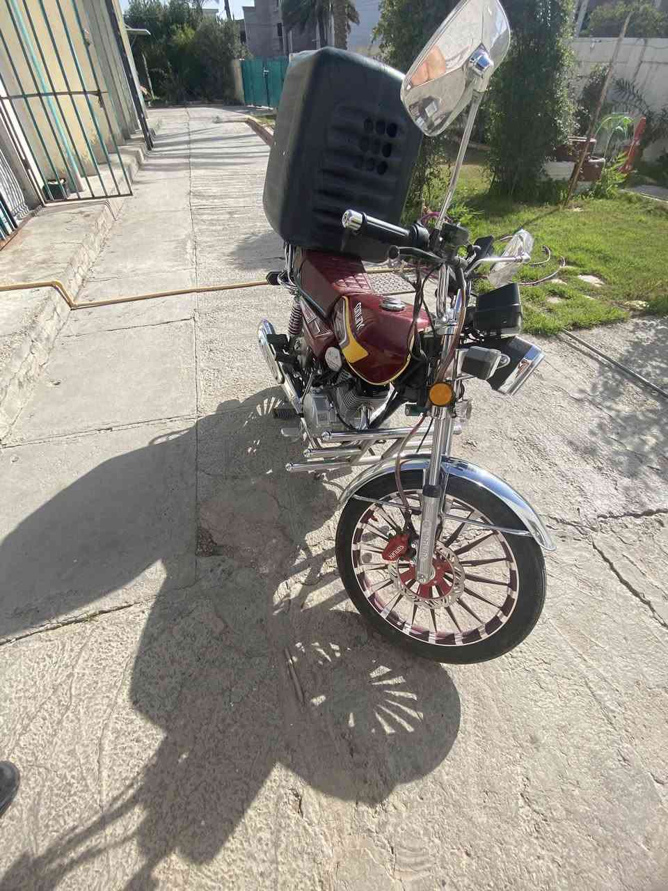 سلام عليكم درجه يراني موديل 2025 درجه مكفوله كفاله عامه وراق جيب فيتر وتعال فحص  درجه خير من الله تاخذه كبل الشارع أخت زيرو مال بيت بس صندوك خلي علمود المسواك كررر درجه جديد كلش حيل نضيفه مكينه 150ccالعنوان بغداد العامريه *********** بس وتساب هذا *********** هذا بس تصال السعر 850 وبيها مجال حك جيه
