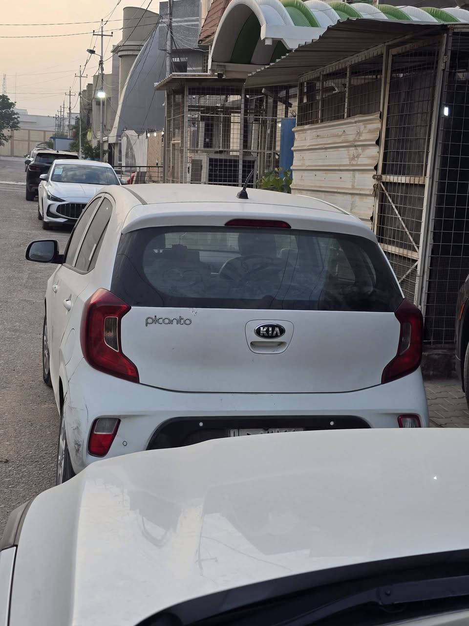 بيكانتو موديل 2020
رقم بغداد الماني
 4 سلندر المحرك 1400cc 
كاميرات امامية وخلفيه + شاشة لمس
ماشية 24000km فقط ( خذناها جانت 16000km قبل سنتين )
**استخدام موظفة**
السيارة جديده ونظيفه كلش ماعايزه اي شي
مكفولة گير ومكينه وحدادية وتبريد
بيها فقط ملاحظات 2 ( على نفس الوضع الخذناها ) 
الاولى / فطر بالجامة الأمامية بس متعالج وما نازل لجوه
الثانية / تصليح بالجنطة الخلفيه مثل مواضح بالصوره
وهذا رقمي 
***********
المكان / النجف الاشرف
