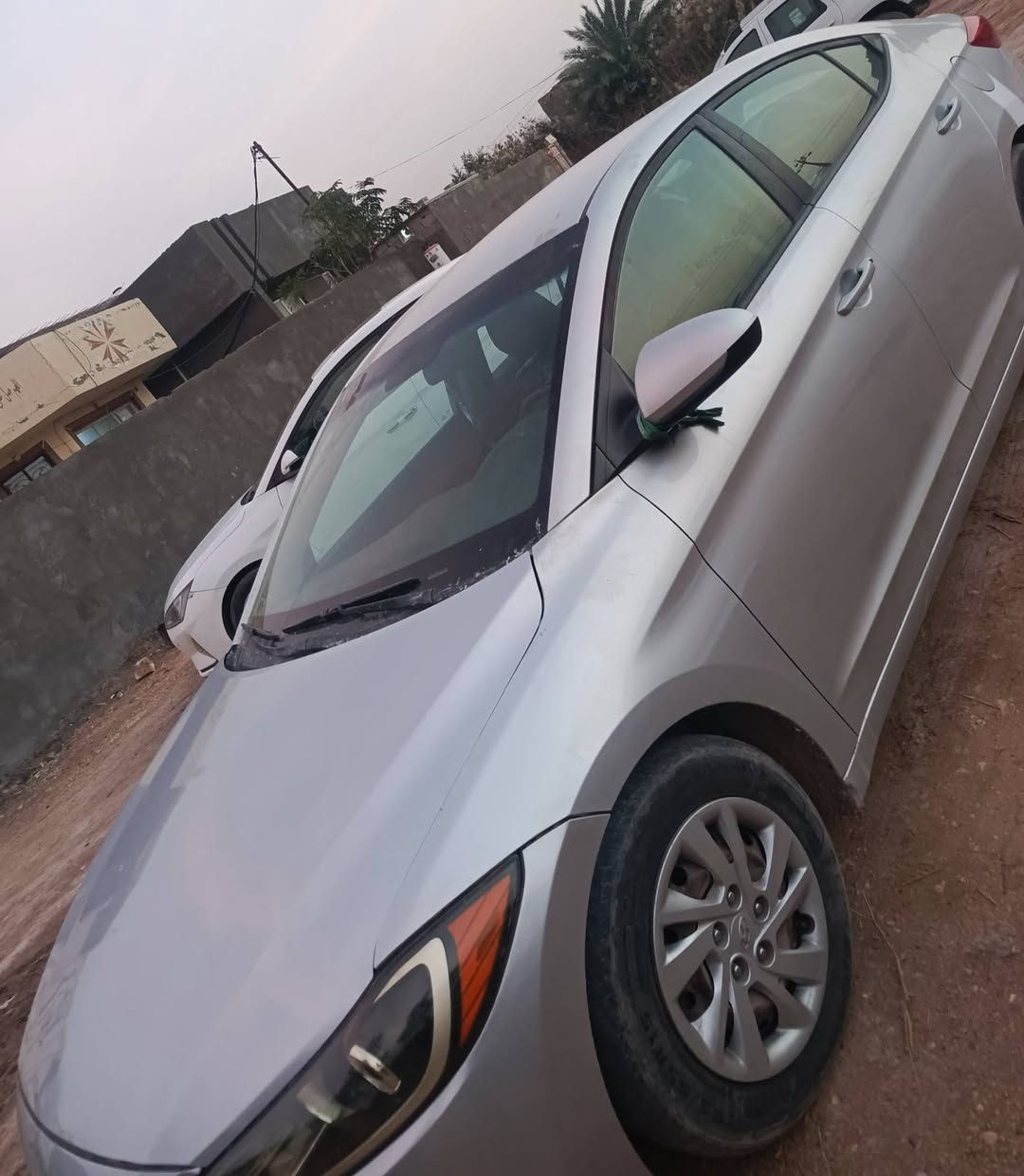 السلام عليكم ورحمه الله وبركاته 
النترا موديل 2018 وارد امريكي باسمي مكان كربلاء
حادثها بنيد وجاملغ كما موضح في الصور فقط بدون دواخل
حداديه جديده 
سيارة مكفوله من كلشي فقط بنيد وجاملغ
سنويه جديده لسنة 2030 
السعر 125 
رقم الهاتف 
‏‪***********‬‏
