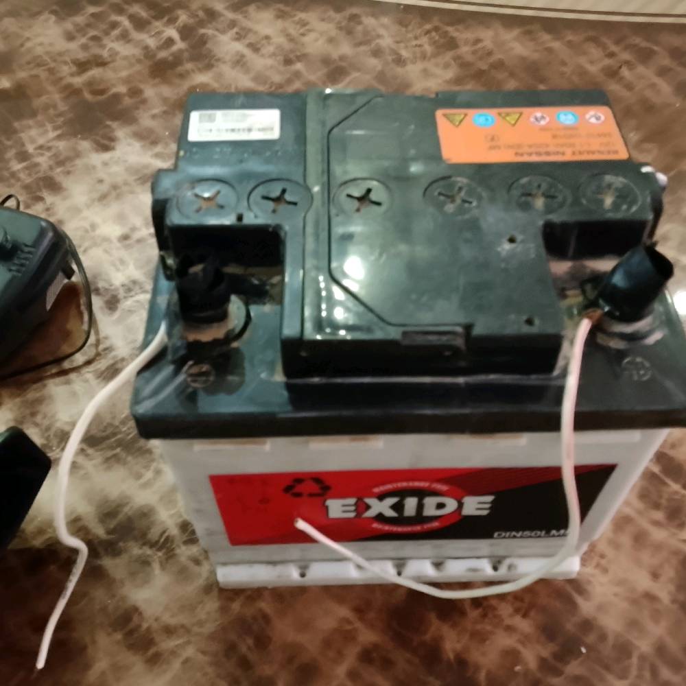 السماعه أو الحاكيه 12Vو البطاريه 12Vو السعر 35 و بي مجال