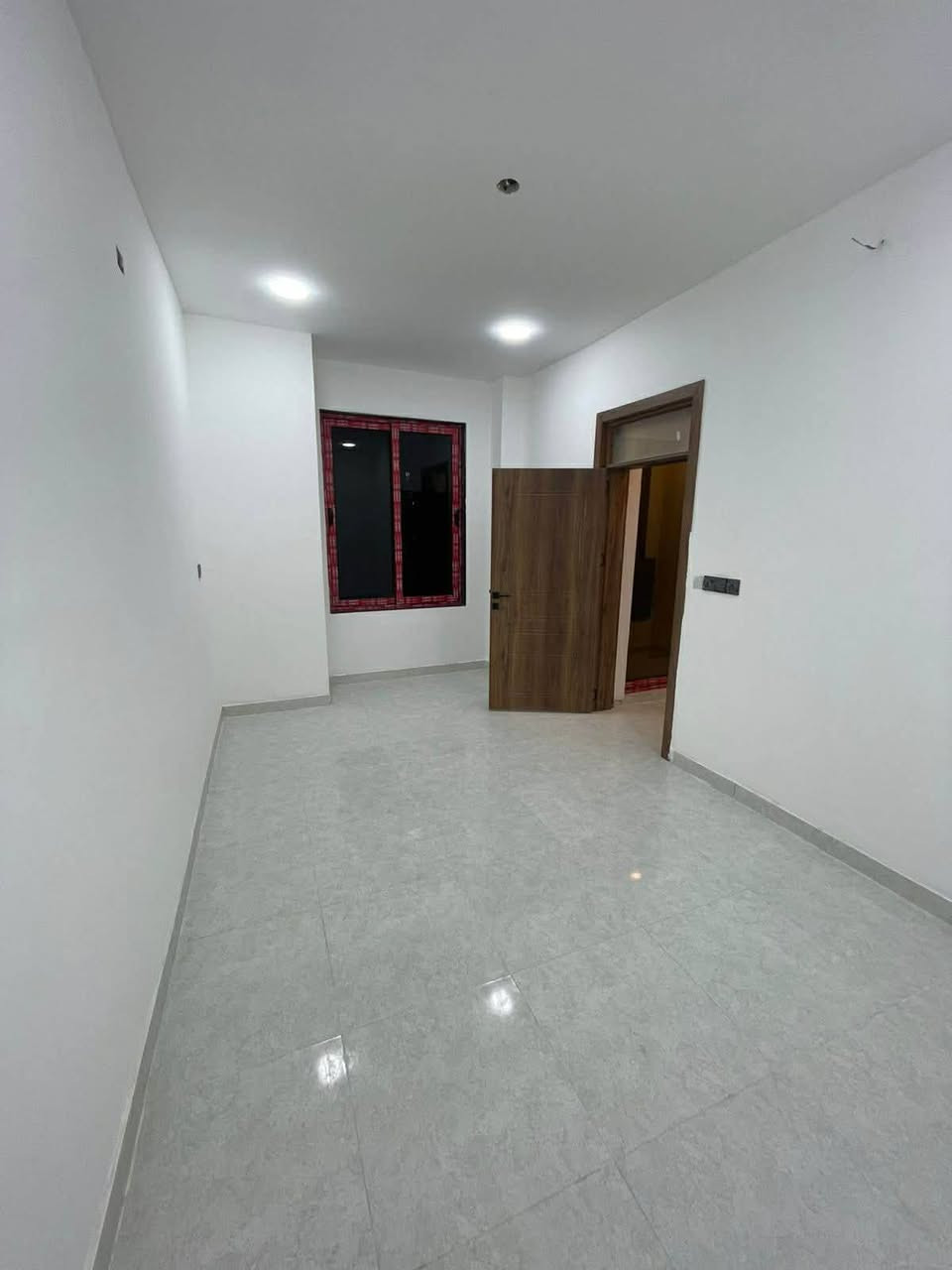 تؤكلنا عل الله
مشتمل للبيع المساحه 50 متر ركن ((ثلاث طوابق))
الواجهه 8.ونص متر
العنوان:-حي الجهاد/ديوان المخابرات/قرب شارع 60/
يحتوي على:-غرف نوم عدد3/صاله/مطبخ/صحيات2/منور/بيتونه/سطح/
طابو صرف/موقع ممتاز ركن/واجهه مميزه/بناء فول مواصفات 
للاستفسار الأتصال 
***********
***********
يتوفر واتساب
