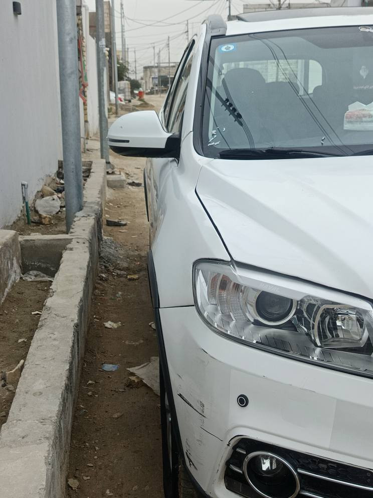 السلام عليكم بيع او مراوس هافال H6 موديل 16 رقم بغداد دولي سنويه 28 ماشيه 270 الف كم حقيقي وقابل للزياده فول مواصفات باستثناء البصمه فتحه طقتين منظومة غاز مع كارت الصيانه بأي محافظه مكفوله من الصبغ والضربه باستثناء دحجه ستوته اسفل اللايت الايمن والباقي السونار موجود خمسه راكب تبريد تدفئه كشنات كهربائية  نظام ايكو بلوتوث ثلاث كامرات اثنان جانبيه وواحده خلفيه دواره شاشه اندريود كبيره  وحساسات اماميه وخلفيه تحكم ستيرن جهتين مثبت سرعه الكشنات والارضيه تغليف جلد بوجكتر ولدات اماميه ولدات ترحيب خلفيه واماميه محرك تيربو 4 اسلندر حجم 2000 كير اوتو محرك وكير بلادي اصل مسيبوشي مري شفط اشاره بلمري مضخم صوت بلادي  لايت زنون تخم تاير وباتري جديد *********** واتساب السياره بلنجف السعر 110 والسونار مرفق مع الصور ويوجد فديو النجف, العراق
