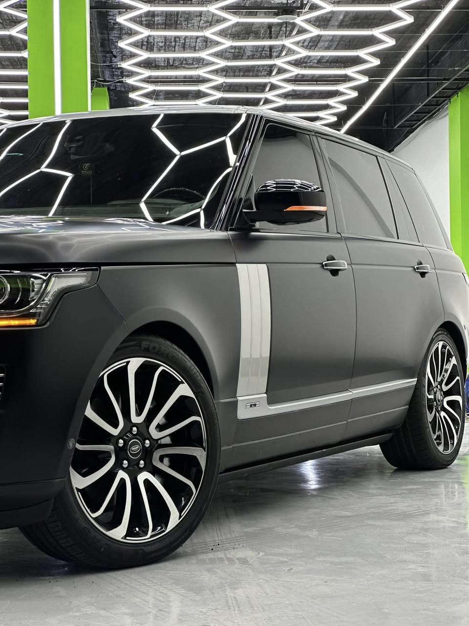 السلام عليكم رانج روفر ٢٠١٥ خليجي وكالة سردار تو كلر  اوتوبايغراف لارج فول مواصفات اعلى فئة داخل احمر منفصل vip السيارة نظيفة حيل بيها صبغ الهلال داير باب خلفي وجاملغ مغلفة ppf طافي رقم بغداد باسمي تحويل مباشر السعر 420 مكان السيارة الانبار الفلوجة رقم الهاتف ***********
