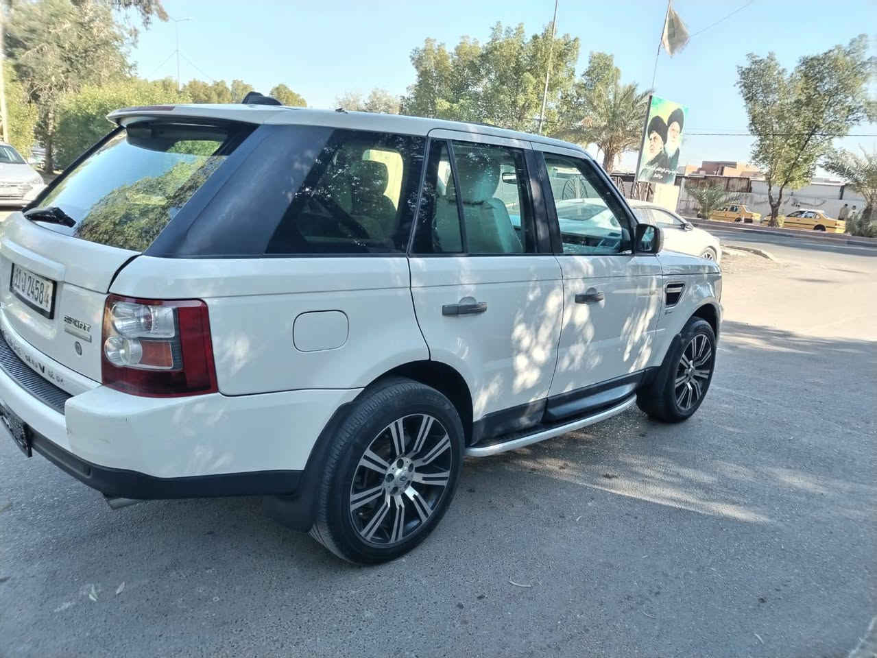 السلام عليكم للبيع موديل 7محدثة 13خليجي كفالة عامة محرك وكير المرغوب مكفولات حدادية جديد مواصفات المعروفة السيارة متعوب عليه بغداد المحموديه ***********
