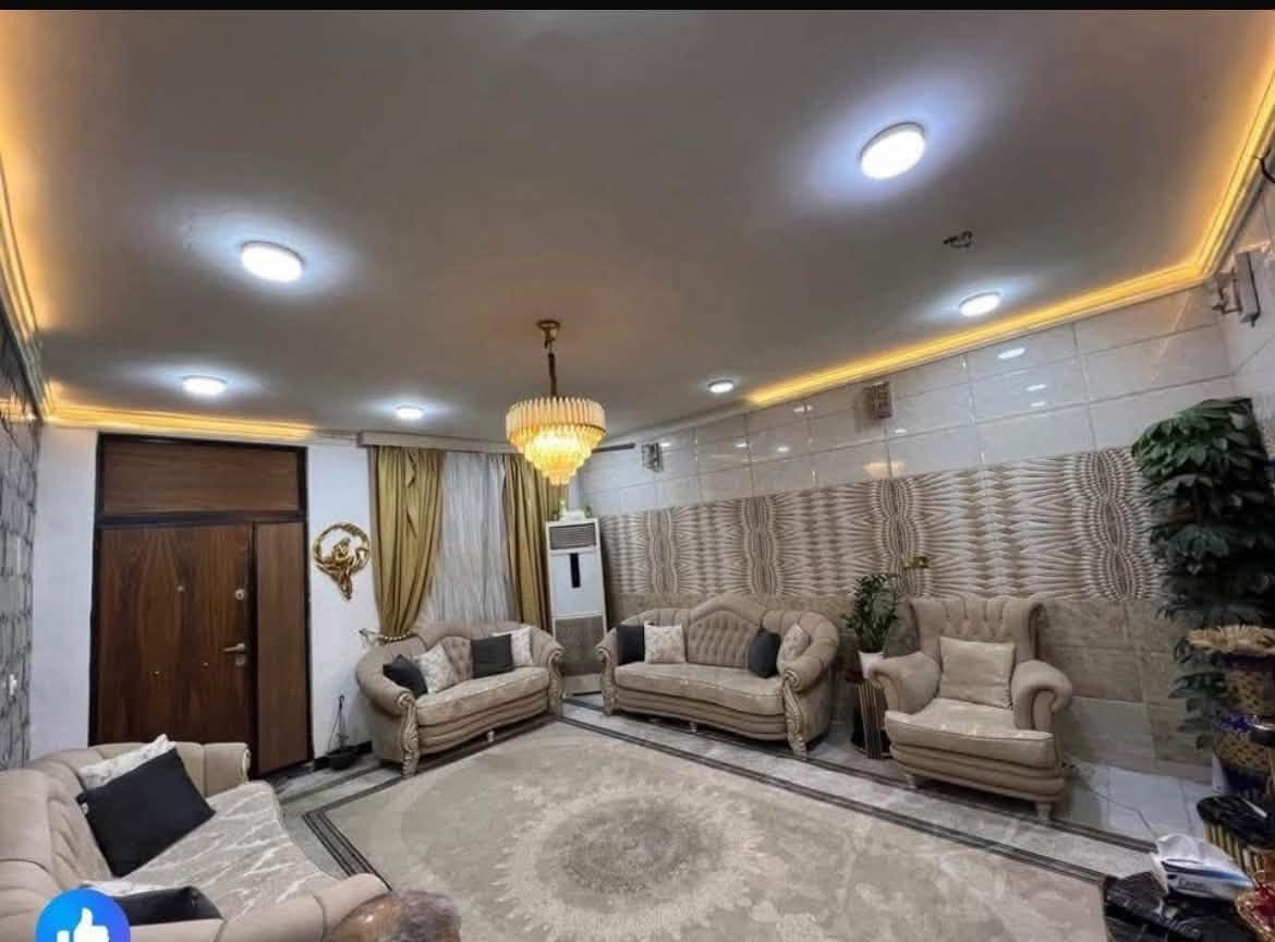 الدار للبيع
المساحة ١٠٠م٢

الواجهة ٥ النزال ٢٠ 

الدار حديث ونظيف جدا 

الطابق الارضي استقبال كبير وحولي وغرفة مستغلة مطبخ مع حمام كبير وترك خارجي من جهتي المطبخ والحمام وحمام خارجي

الطابق الثاني غرفتي نوم مع حمام كبير

والطابق الثالث غرفة مع خدمات مع بيتونة ومخزن خارجي وبسطحين

الحولي مفتوح السقف للطابق الثالث 

الارضية مرمر والجدران حجر وسيراميك 

الواجهة حجر مع ديكور مرمر 

الدار مسلح وبمتانة 

العنوان الحرية دور نواب الضباط محلة ٤٢٤ زقاق ٧٠ 

الدار مواجه لفضاء 
للاستفسار التواصل مع الرقم ***********

