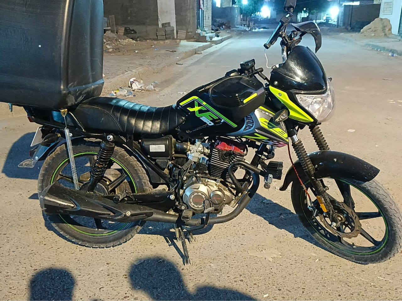 السلام عليكم ، مكلفه بنشر
دراجه شاينك للبيع
مواصفات/ مكينه 150ss مكينه جديده ما مفتوحه سبانه ما محطوطه عليها دراجه كلها بلاديه وياها صندوك مال دليفري وغراضها كلها كامله للاستفسار واتساب/ ***********
