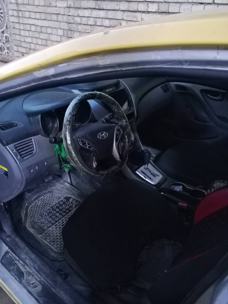 انترا لبيع موديل 12 حادثه جنطه  وتكمه لسايق 80.***********.بغداد حيور
