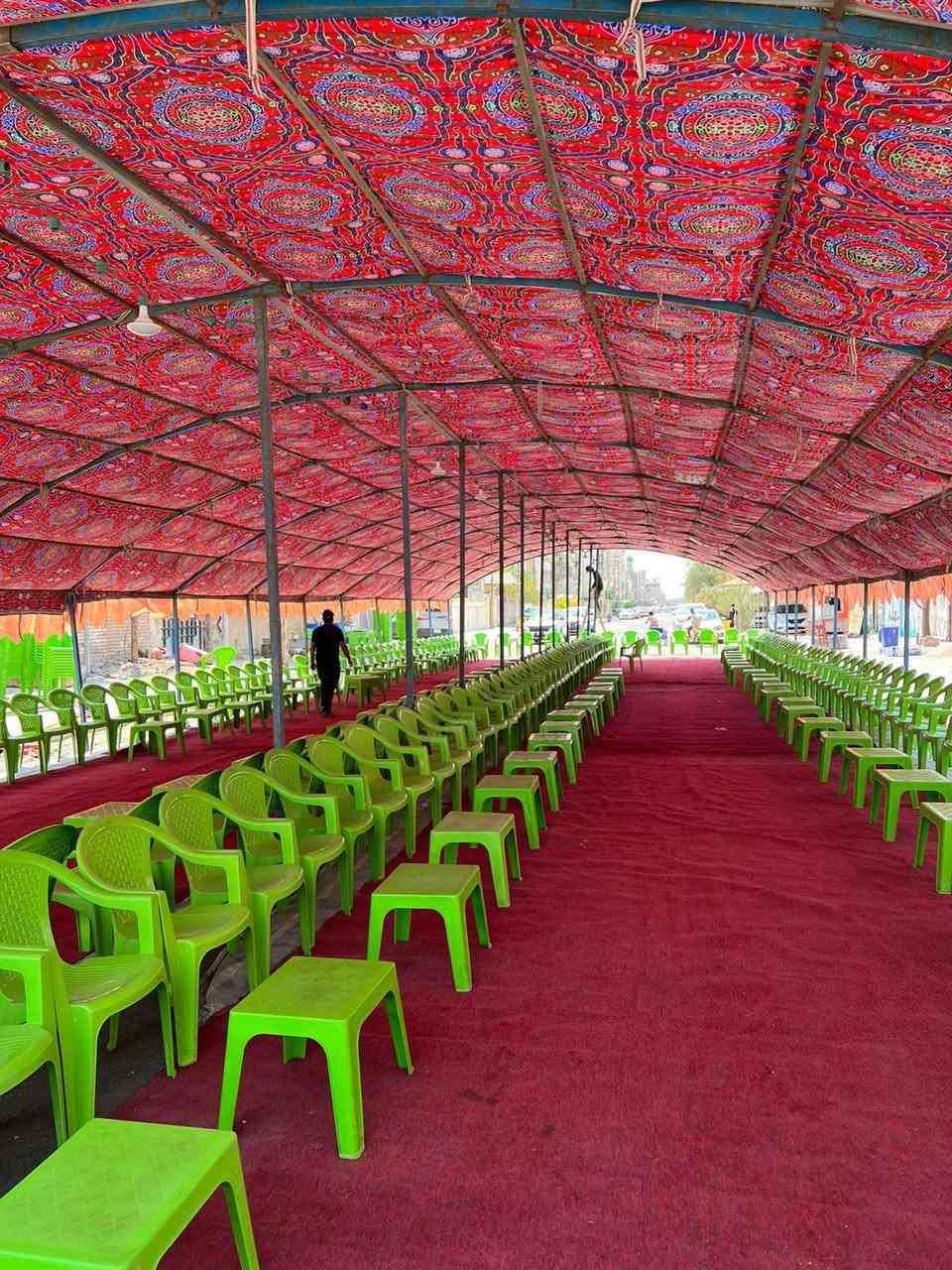 يتوفر لدينا جادر  ابيض للمناسبات ويوجد لدينا جادر عملاق ابو الدنكه العرض 10متر  ويوجد 9متر وكافه مستلزمات الطبخ والمبردات العنوان بصره الجمهورية شارع الاطفاء مقابل حسينيه علي ابن ابي طالب تجهيزات ابو طالب لاستفسار اتصل ***********
