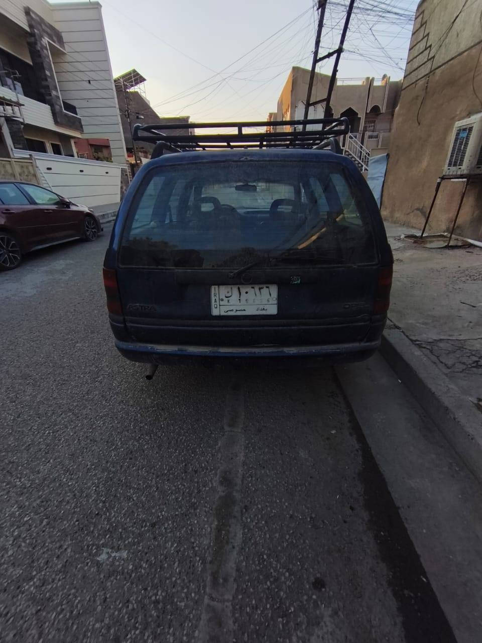 السلام عليكم
 اوبل استرا استيشن للبيع السعر ٢٥ مال كراب يرادلهة تبديل دوسات بيهن خياسات مكينه ٤ سلندر ١٦٠٠ مكينه حلوة وكير عادي جيد السيارة ابيع شوف العين والاتصال على الرقم *********** بغداد, العراق
