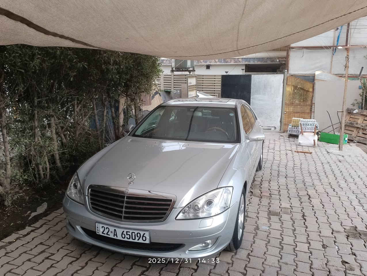 السلام عليكم مرسيدس s550 وارد يابان سيارة جاهزه صدر امامي وخلفي كامل تخم تاير  كهربائيات كلها شغاله سايد بريك شغال السيارة بأسمي وتحويل مباشر قطع صبغ بيها اربعه باب قصير مواصفاتها معروفه 
السعر المطلوب 160 وبيها مجال 
***********
