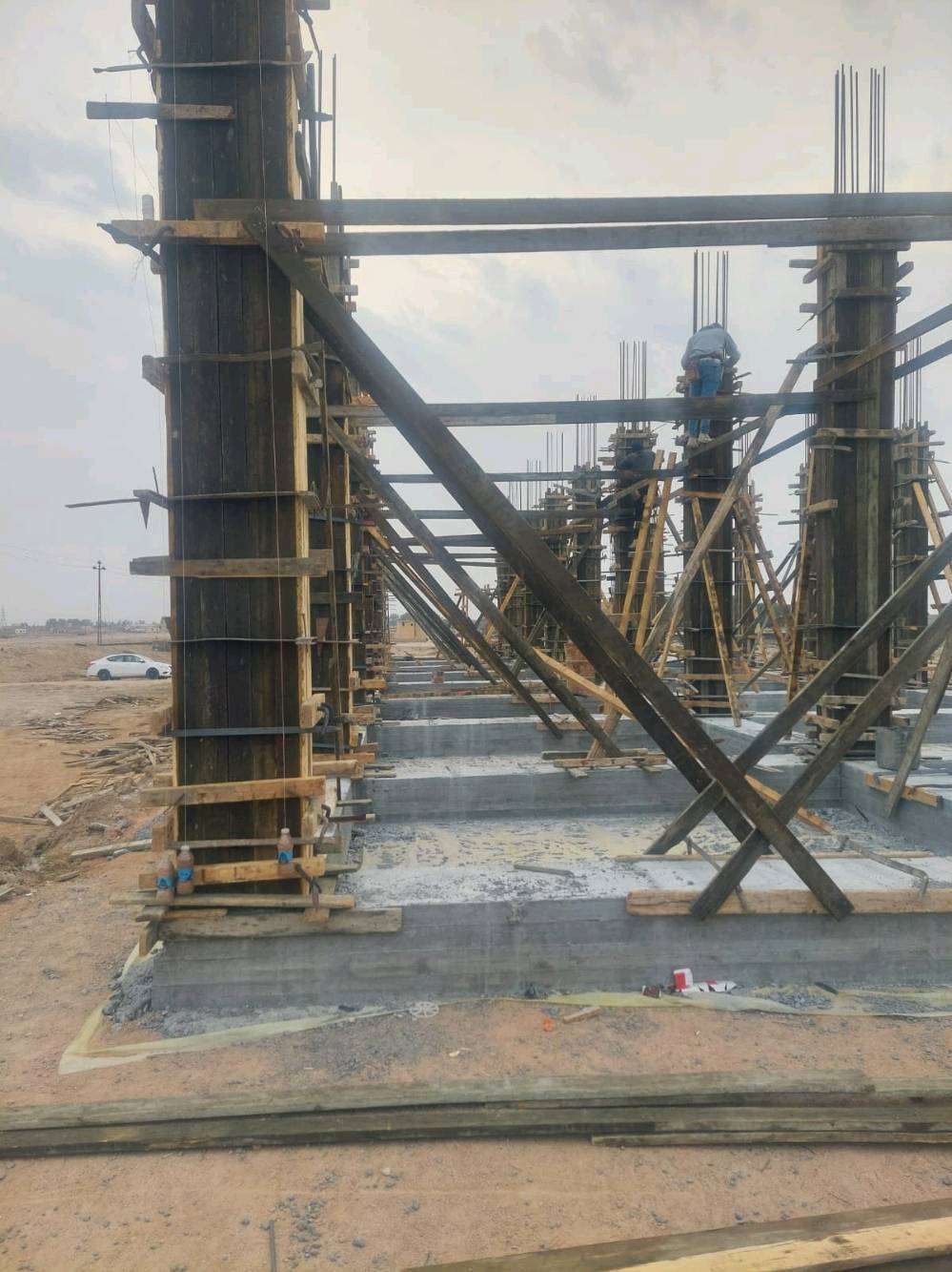 نجار حداد قالب نعمل داخل وخارج تسليم هندسي وسرعة انجاز *********** 
