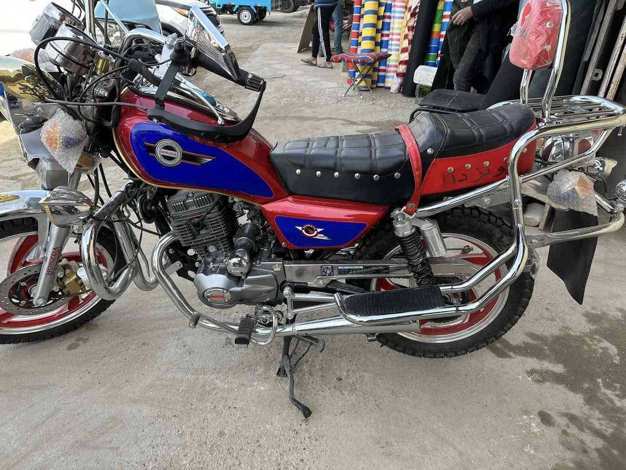 السلام عليكم يتوفر لدينا جونده دبل بلك لون ابيضّ واحمر 
موديل 2019+2024+2026
اشارير لد لايت زنون أم بي ثري ريمونت 
العنوان بابل حلة باب المشهد مقابيل بانزين خانة 
معرض جون واي  لصاحبه عباس جابر
الاستفسار***********
