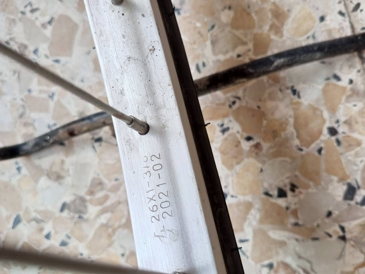 السلام عليكم بايسكل سياحي
حجم26 للبيع مديل 21 ب 115بي مجال بسيط ***********
