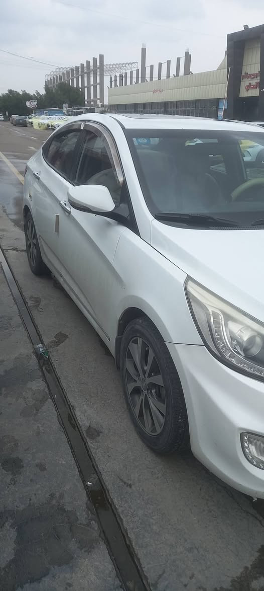 سلام عليكم هونداي اكسنت موديل ٢٠١٧ خليجي بيهة ربع البنيدصبع والباقي جاهزة اي نقص مابيهة سعرهة ١١٢ورقة بيهة مجال عنوان بغدادحي الإعلام تلفون *********** ***********
