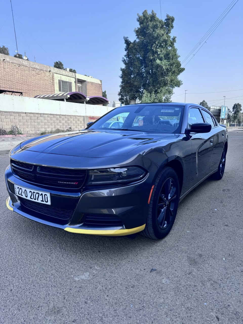 السلام عليكم للبيع جارجر موديل 2023 
دخول جديد رقم اربيل 
فور ويل  
مكينة 3600  
حادثها دعامية وحافت  البنيد والصور بل منشور 
ايرباك طاك 
السيارة جديدة بمعنى الكلمة لوك 

ماشية 12 الف اللة وكيلك بل كارتون 

تريد تحويل تريد وكالة

السعر 255 وبيها مجال 

العنوان بغداد شارع الاورفلي 

لتواصل ***********
