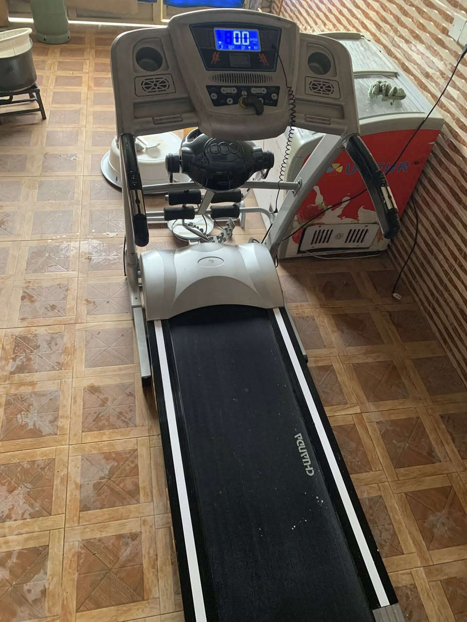 مەکینەی ئۆڤەر بێ عەیب زۆر پاک و بێ عەیب ٢٠٠ هەزار
جیهاز راکردن بێ عەیب ١٥٠ هەزار

***********
