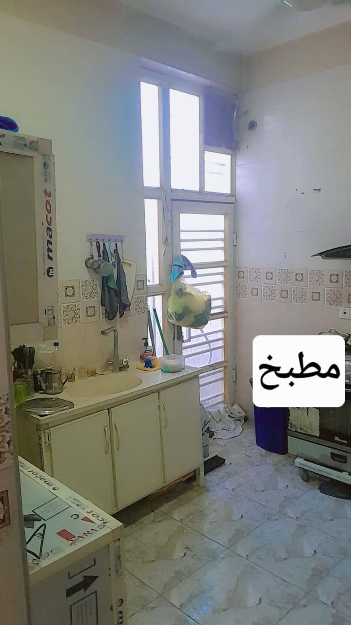 بيت للبيع في حي الفرات ....
100 م الواجهه 5 م البناء طابقين مسلح بناء حديث غرفتين واستقبال وصالة ومطبخ وصحيات 2 
*********** مكتب المحنه
