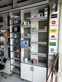 ديكور محل موبايلات للبيع للتواصل 07732399160  غير متواجد ع الخاص اتصال...