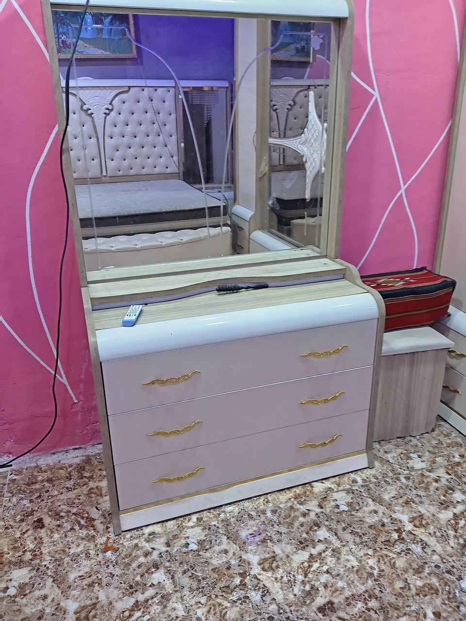 غرفه نوم تركيه مستعمله قليل سعر 900
وبيه مجال للاستفسار الاتصال على الرقم تالي ***********
