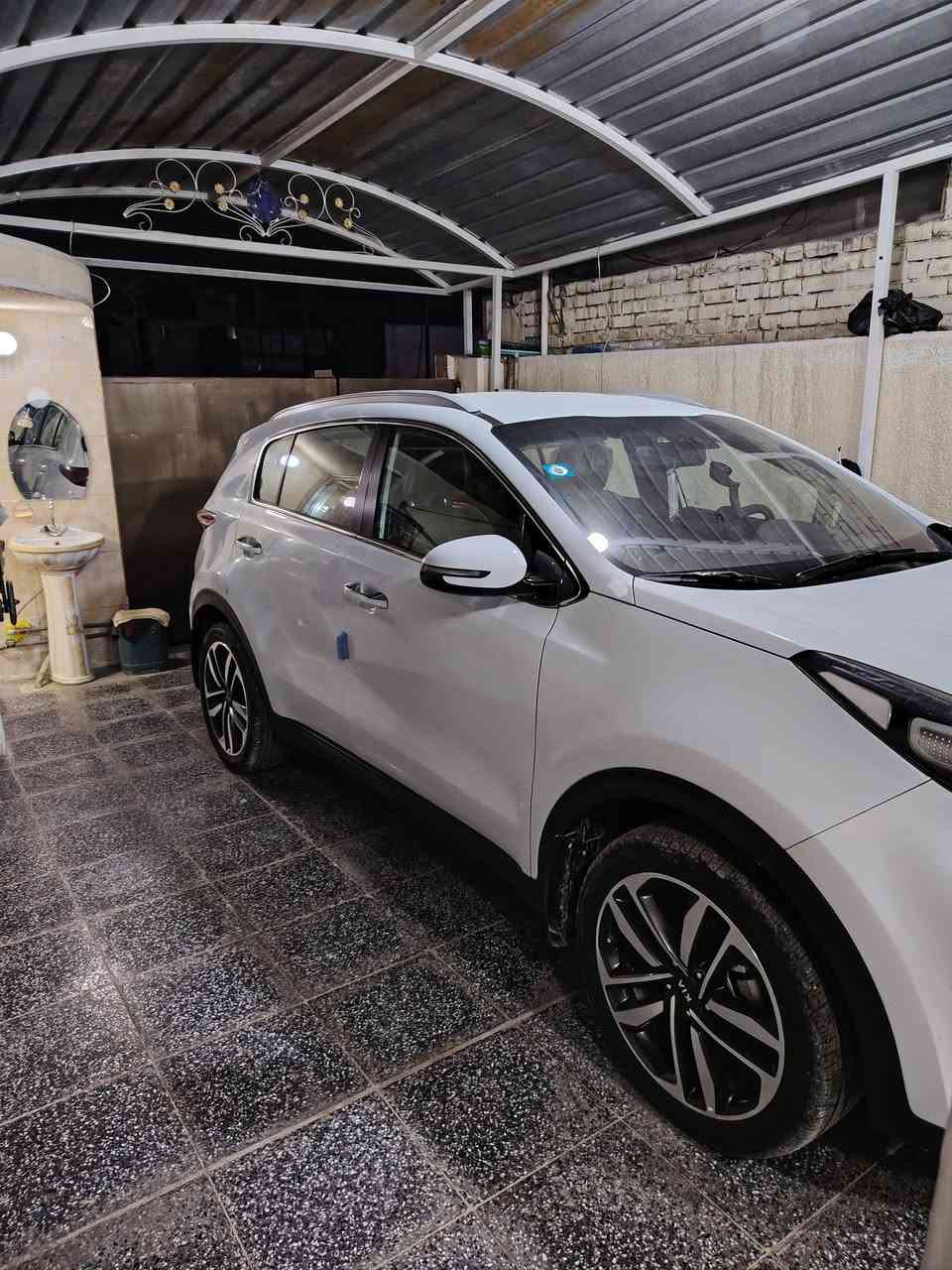 السلام عليكم
للبيع كيآ سبورتج موديل 2020
سيارة جديدة خليجي مكفولة كفالة عامة
سيارة نص فول معروفه
جواهة تخم تاير جديد ممشاه مالتهة 34515km 
للاستفسار الاتصال ع رقم ***********
