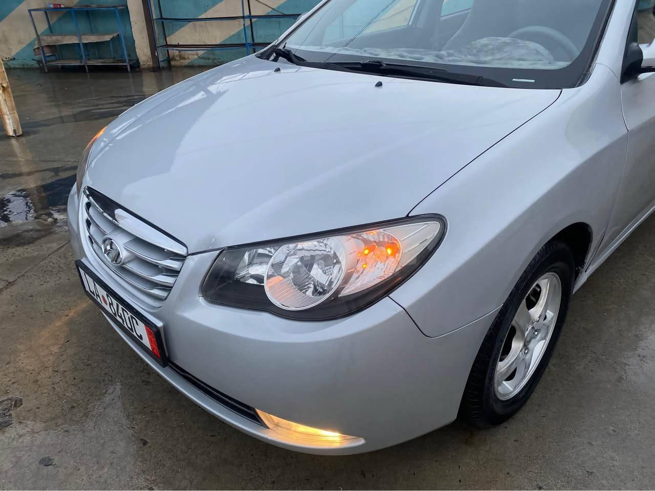 ئافانتي مؤديل 2010

فول  فول مواسه فات

ته نها سلايت نيه

كيج وه نه وشه

كوشن هيته ر 

ئيكؤحه ساس پيشوپشت

٤تايه ي لؤكي بؤبه سراوه

ديناريك مه سروفي تيدانيه

تابلي توندو تؤله 

هيج نوقساني تيدانيه

گيرومه كينه به شه رت

وه سف ناكري تابلي لؤكه

شوختوقوپاني نيه

***********

*********** رانية, السليمانية
